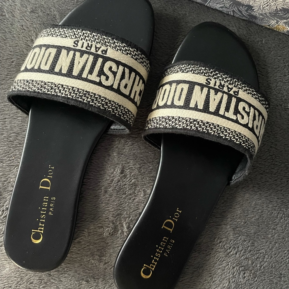 slides never worn